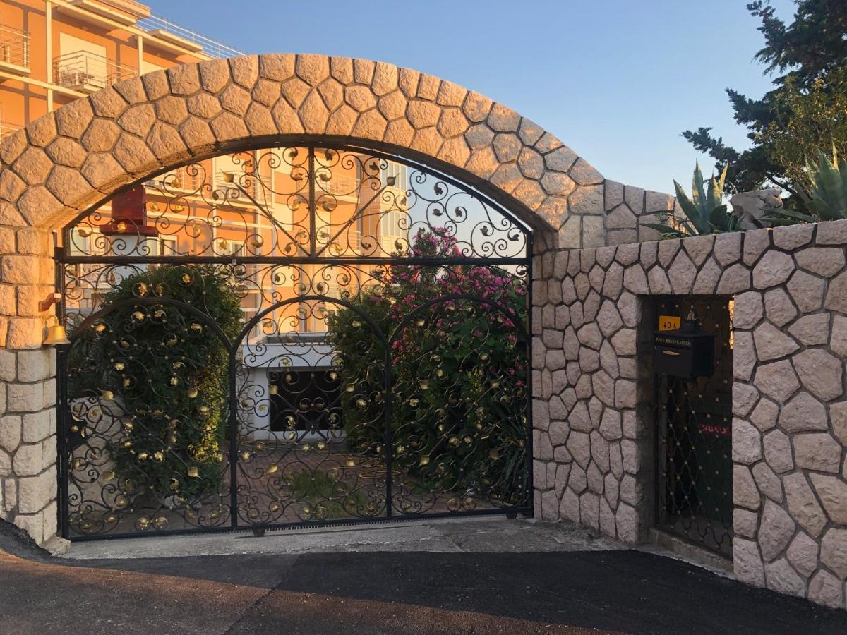 La Villa - Beach House & Rooms Цриквеница Экстерьер фото