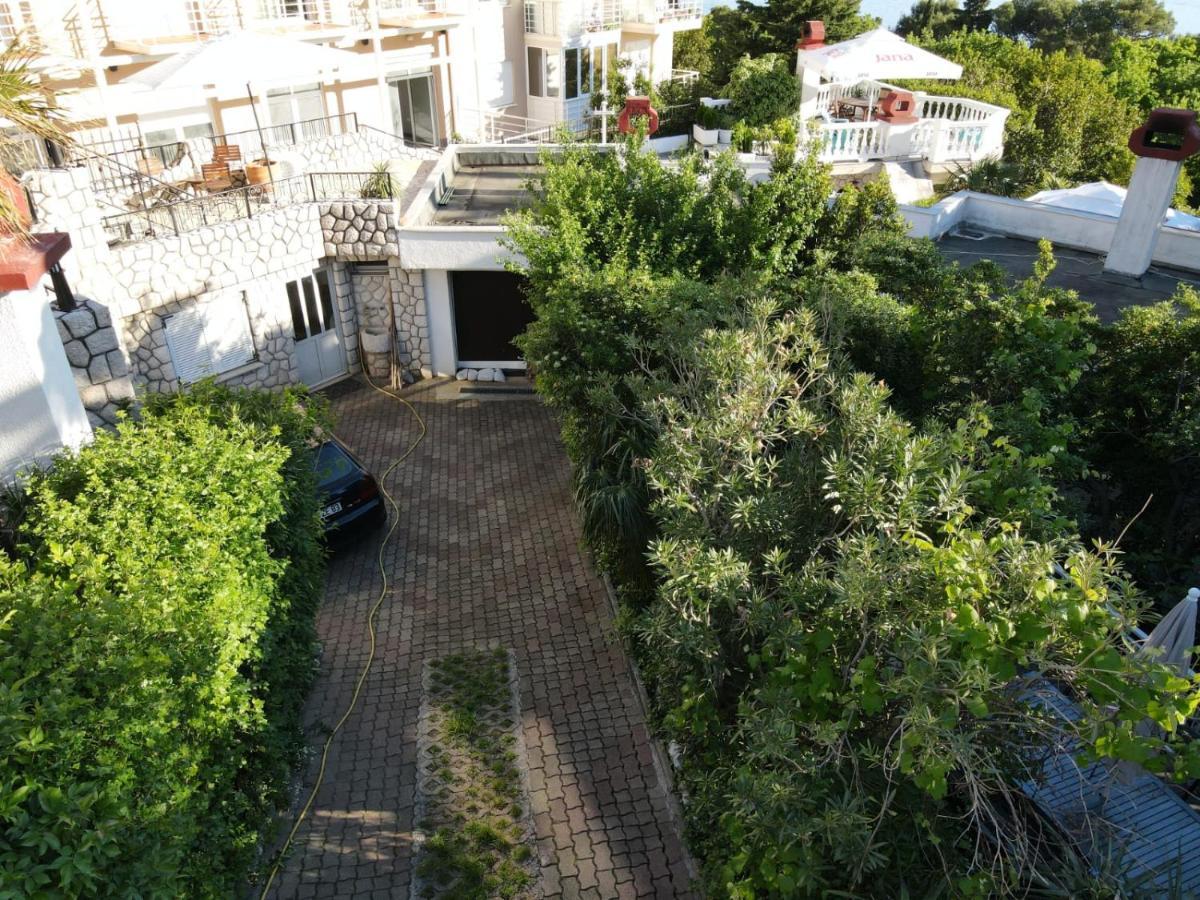 La Villa - Beach House & Rooms Цриквеница Экстерьер фото