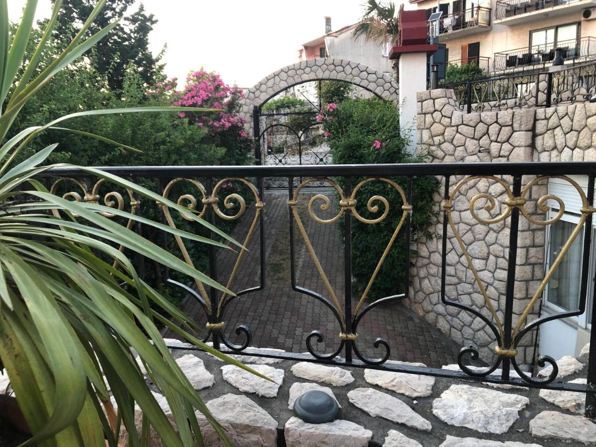 La Villa - Beach House & Rooms Цриквеница Экстерьер фото