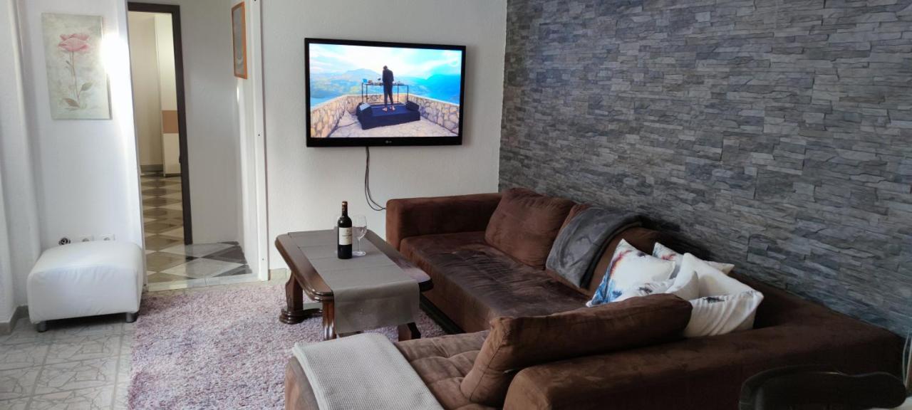 La Villa - Beach House & Rooms Цриквеница Экстерьер фото